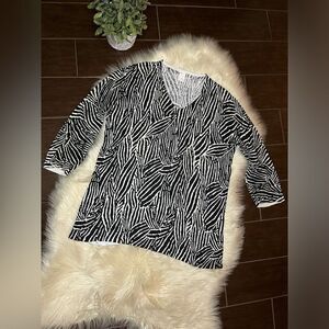 Jones New York animal print v neck 3/4 sleeved blouse sz XL